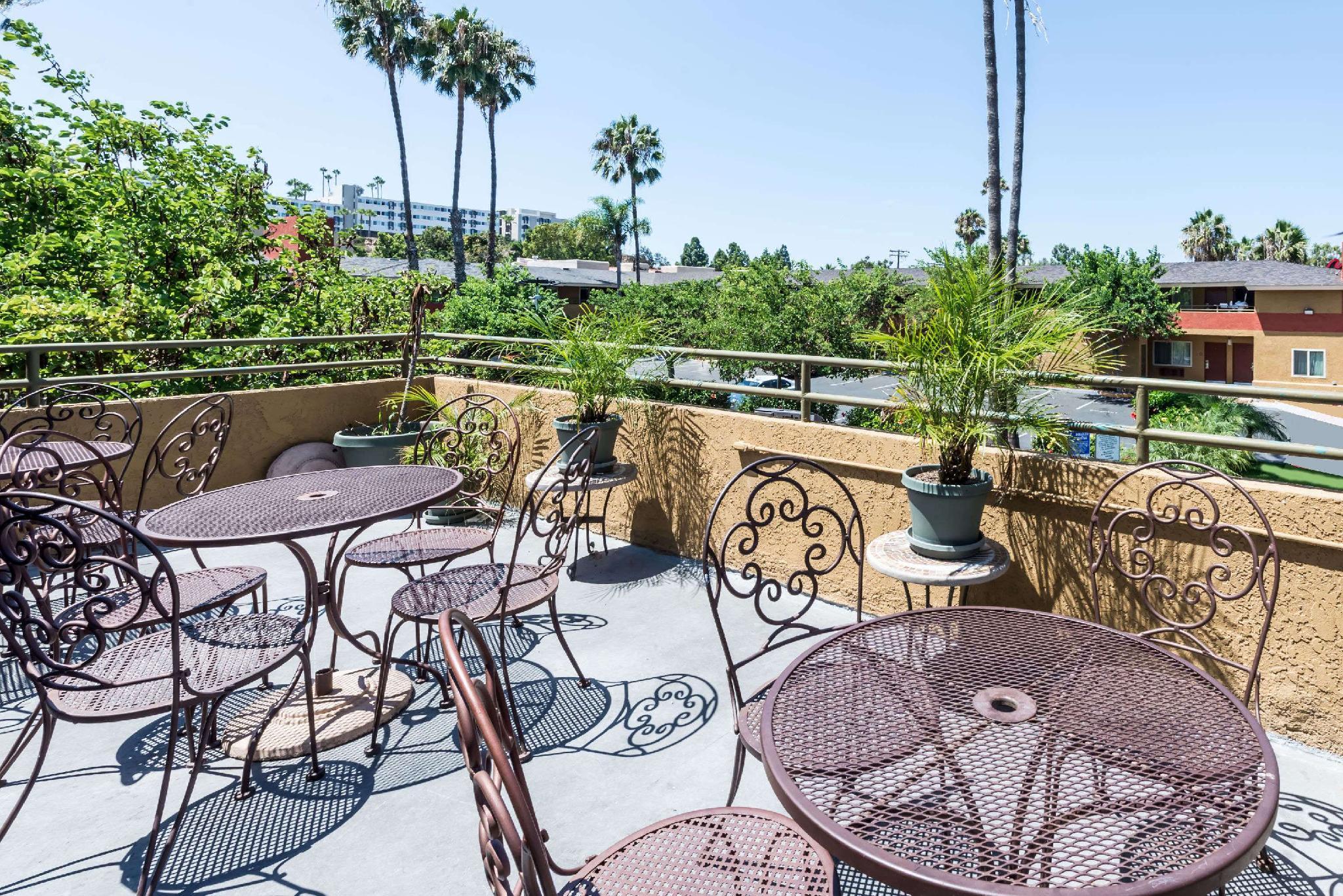 Ramada By Wyndham Near Seaworld / Mission Beach San Diego Exterior foto