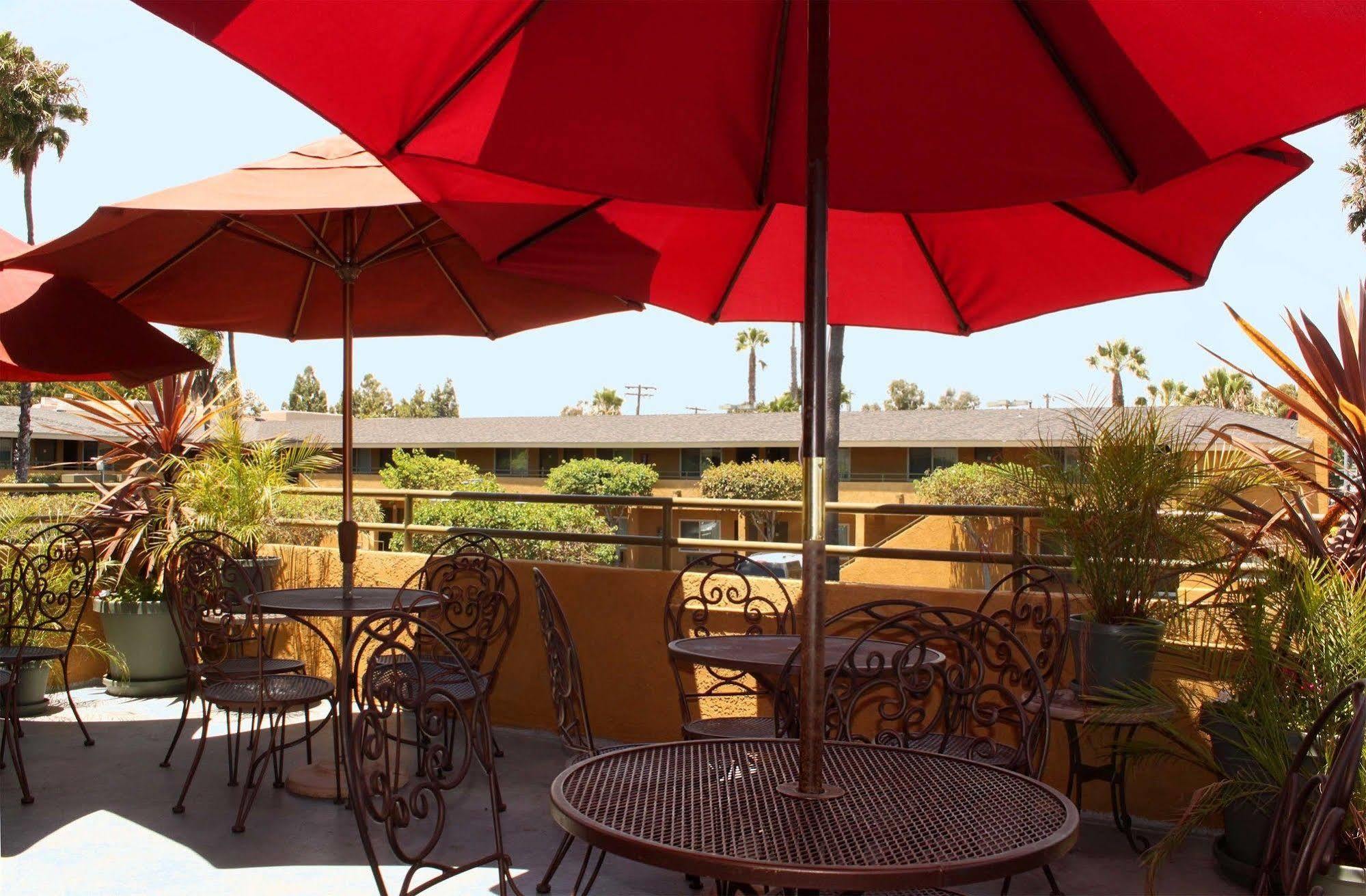 Ramada By Wyndham Near Seaworld / Mission Beach San Diego Exterior foto